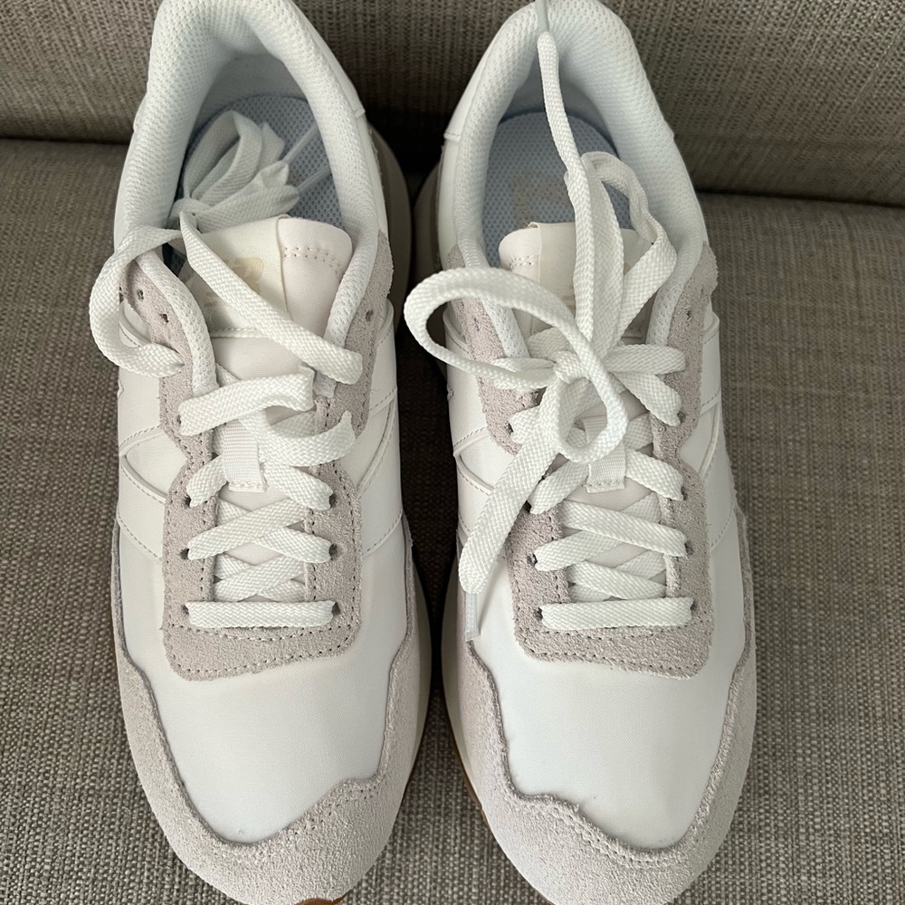 Brand new women’s New Balance 237 in box size 8